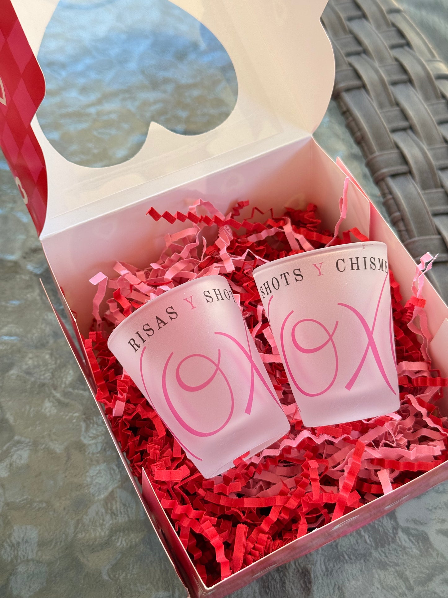 Xoxo Shots y chisme & Chisme y Shots set